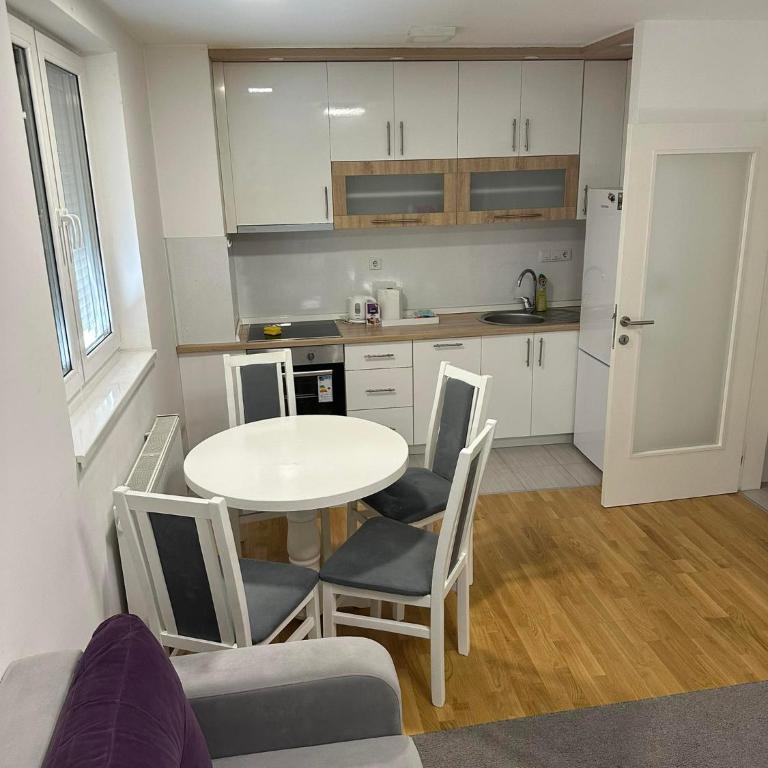 Luxury apartments - Otoka Sarajevo - Double Room with Park View - 13