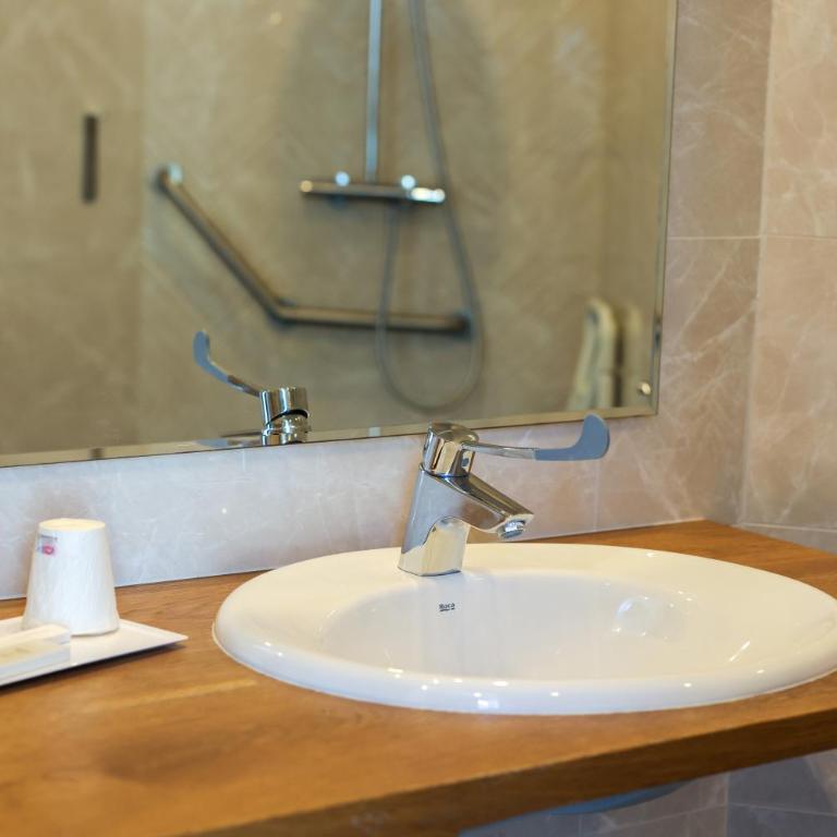 Hotel Saint Christophe - Chambre Quadruple - Vue Partielle sur Mer - 3