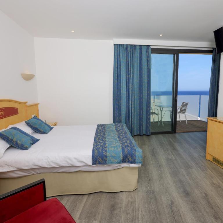 Hotel Saint Christophe - Chambre Quadruple - Vue Partielle sur Mer - 2
