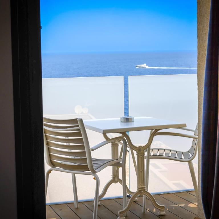 Hotel Saint Christophe - Chambre Triple Standard - Vue Partielle sur Mer - 13