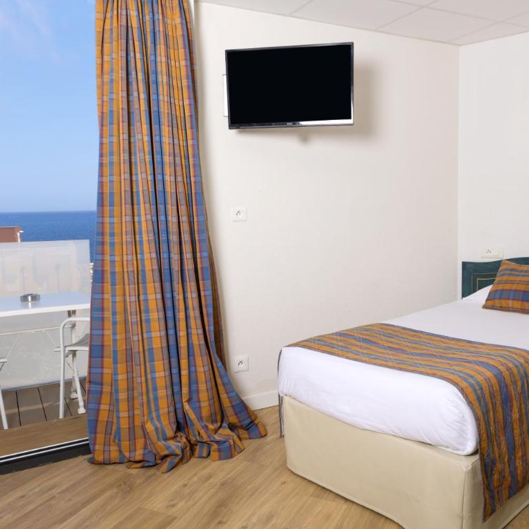 Hotel Saint Christophe - Chambre Triple Standard - Vue Partielle sur Mer - 11