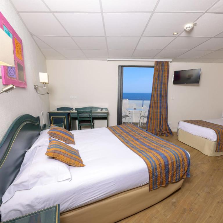 Hotel Saint Christophe - Chambre Triple Standard - Vue Partielle sur Mer - 10