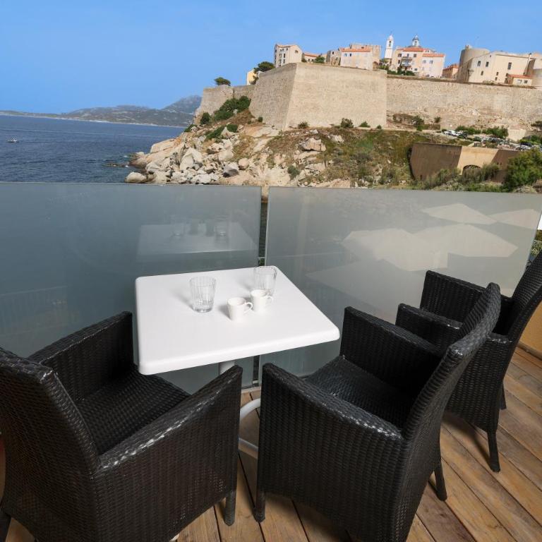 Hotel Saint Christophe - Chambre Triple Supérieure - Vue Directe sur Mer - 8