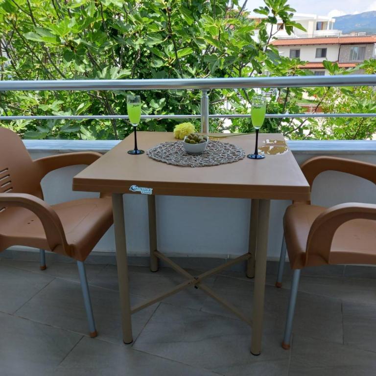 Apartments Verona - Deluks Dvokrevetna Soba sa Bračnim Krevetom i Balkonom - 1