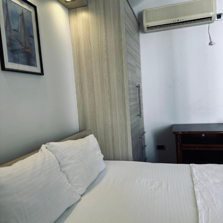 Vila Centar - Mala Dvokrevetna Soba sa Bračnim Krevetom - 7