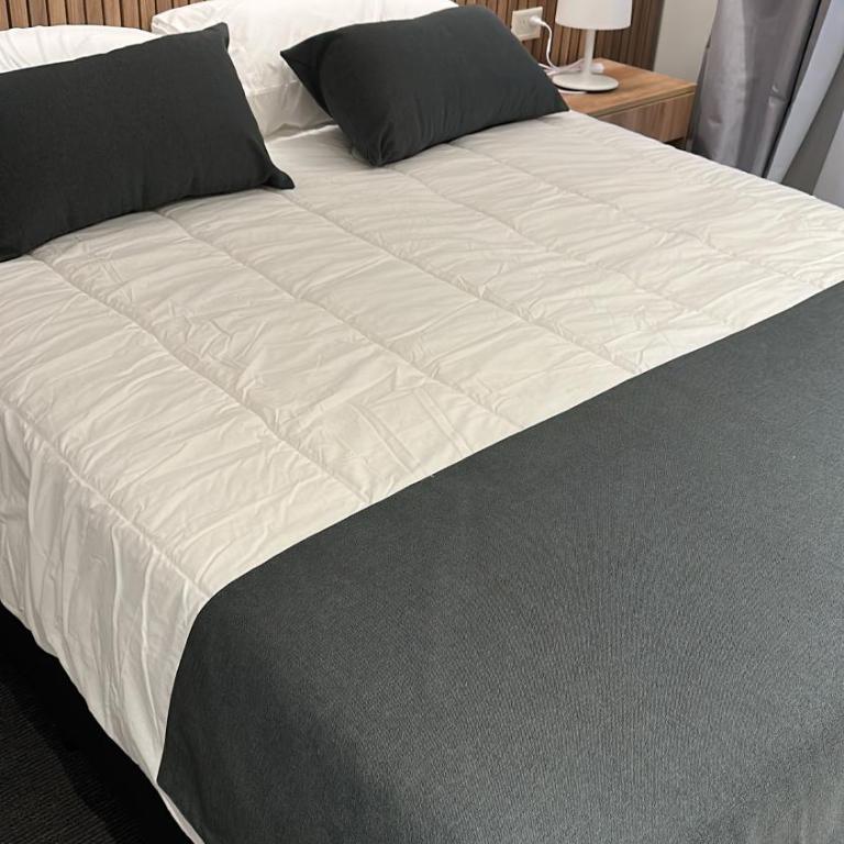 Urban Suites Oliva - Deluxe Queen Room - 1