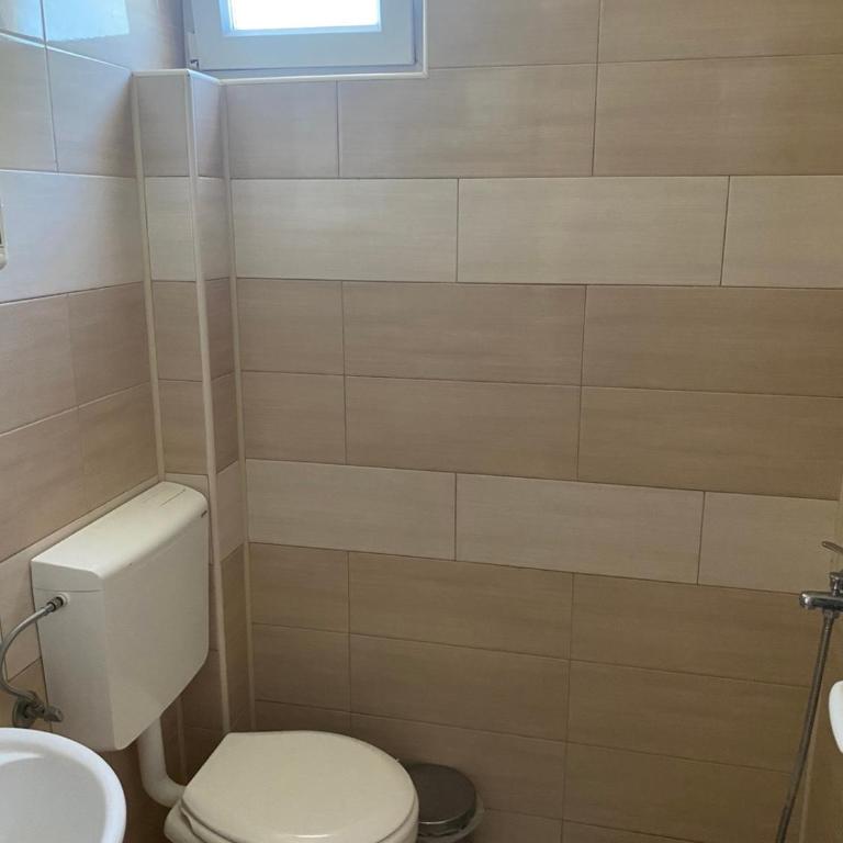 Fikret-apartmani Velika plaža - Trokrevetna Soba sa Sopstvenim Kupatilom - 6