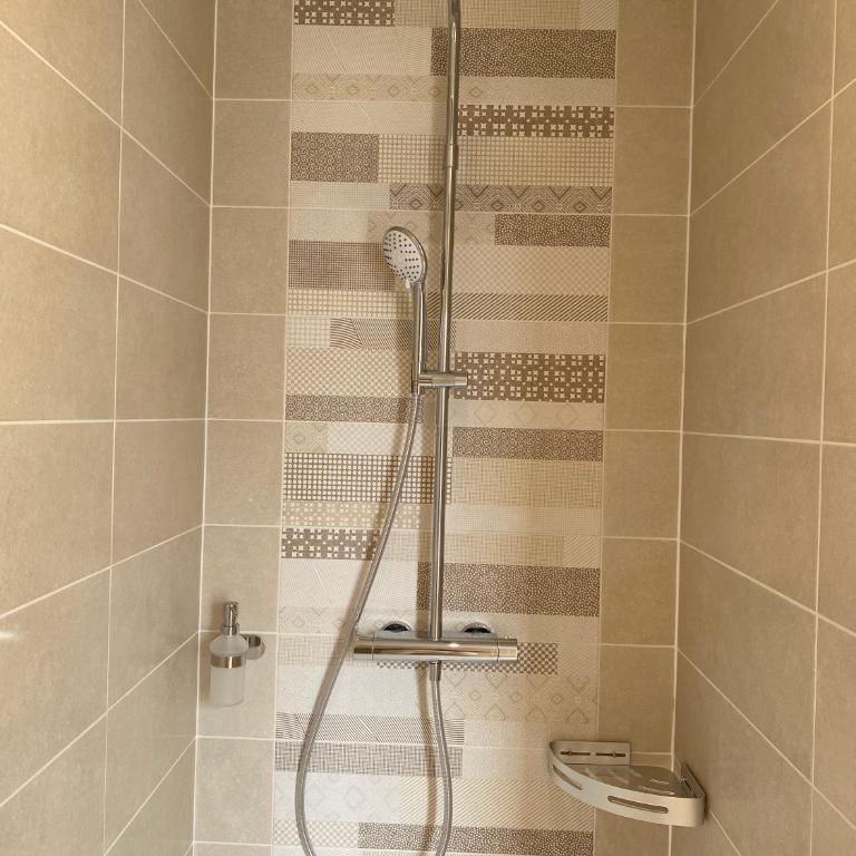 T3 rénové, jardin parking & garage privé, proche centre - Casa de 2 dormitorios - 14