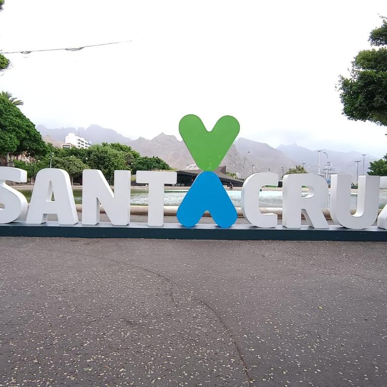 CENTER Santa Cruz, Alojamiento céntrico con gran terraza, cocina , salón y baños, todo privado - Apartamento de 1 dormitorio - 53