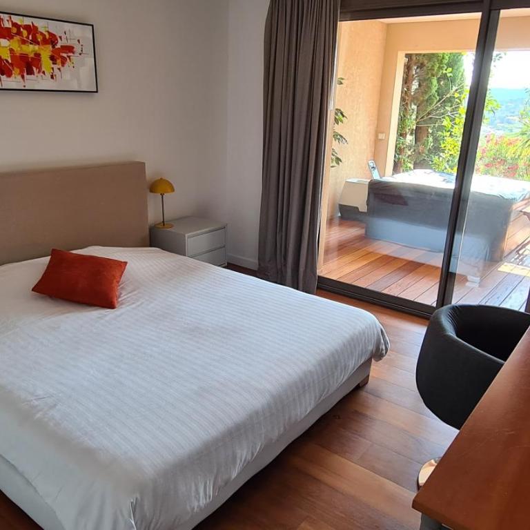 HPC Suites - Cassis Centre - Parking Securisé et Piscine Chauffée - Suite Deluxe - 7