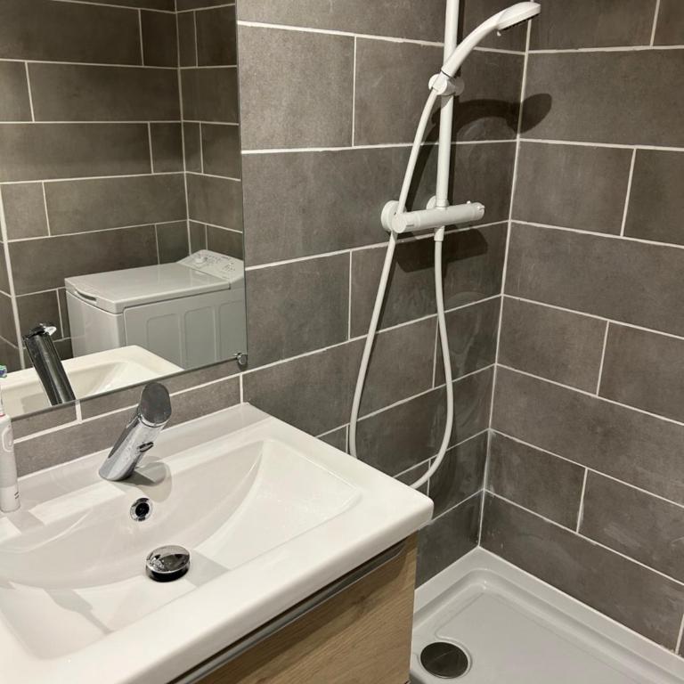 APPARTEMENT PALAVAS LES FLOTS AVEC JARDIN et PISCINE - Appartement 2 Chambres - 9