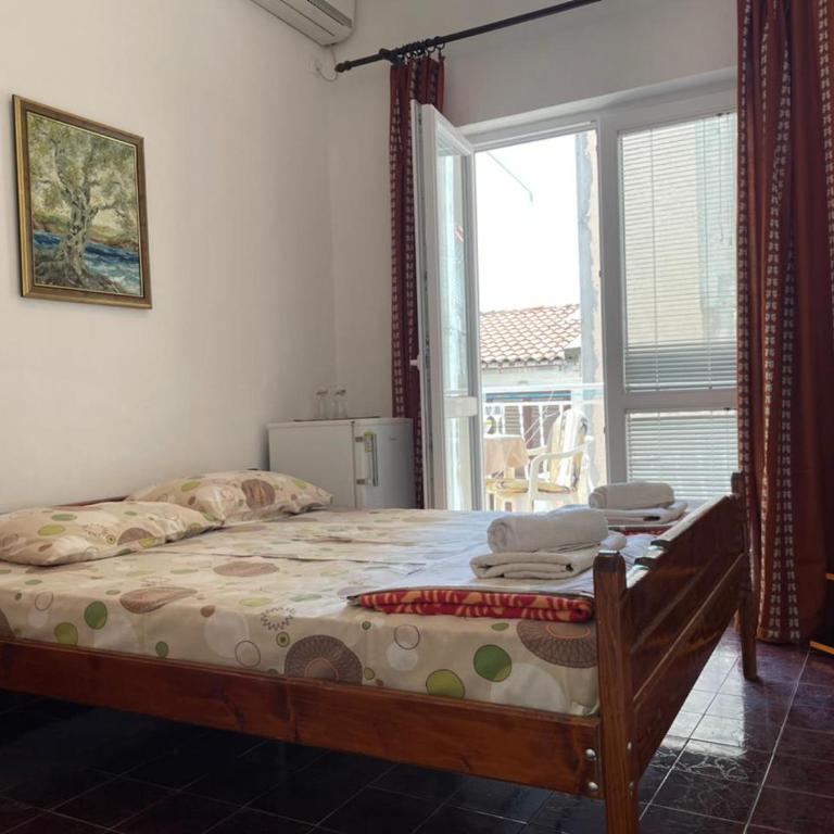 Jelić apartmani - Dvokrevetna Soba sa Bračnim Krevetom sa Balkonom i Pogledom na More - 4