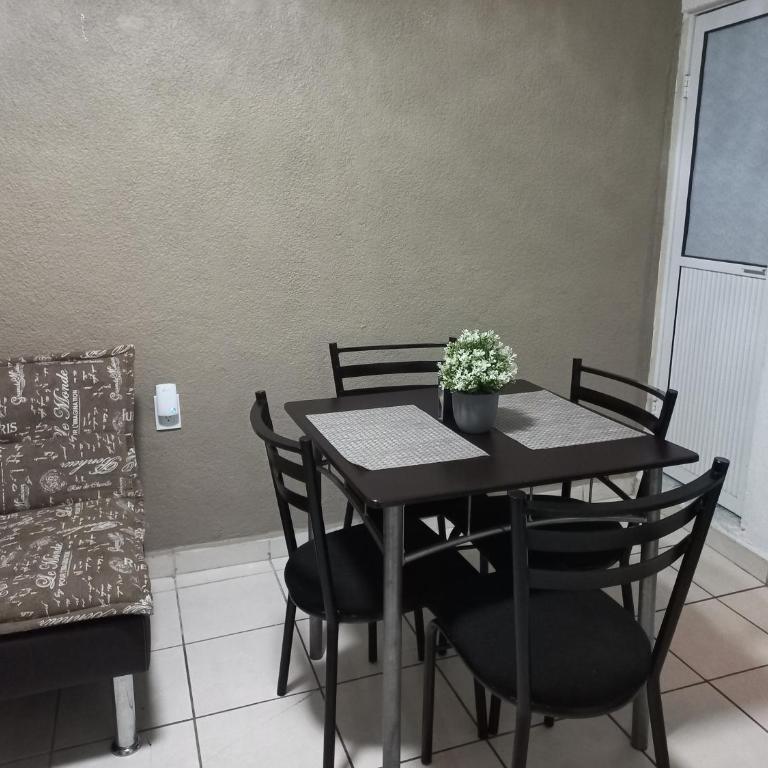 Cómodo & confortable apartamento. 5 minutos del aeropuerto - Apartamento de 1 dormitorio - 5