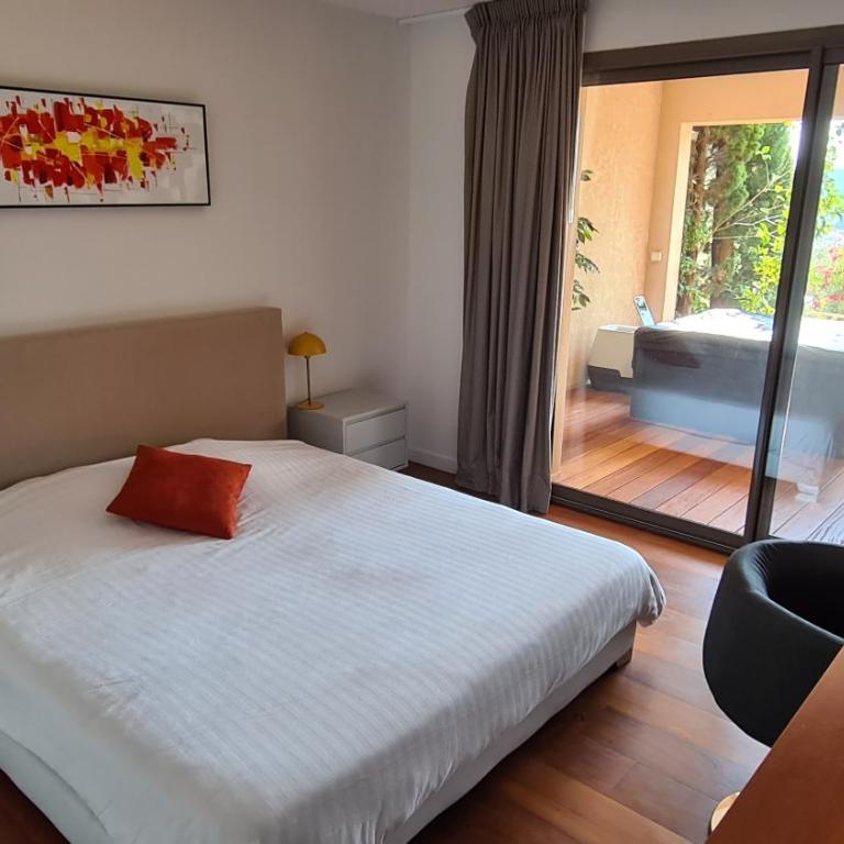 HPC Suites - Cassis Centre - Parking Securisé et Piscine Chauffée - Suite Deluxe - 17