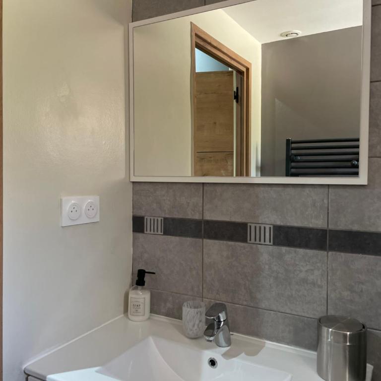 Chambre d'hôtes avec Jacuzzi Ventoux Cocoon - Chambre Double avec Salle de Bains Privative - 16