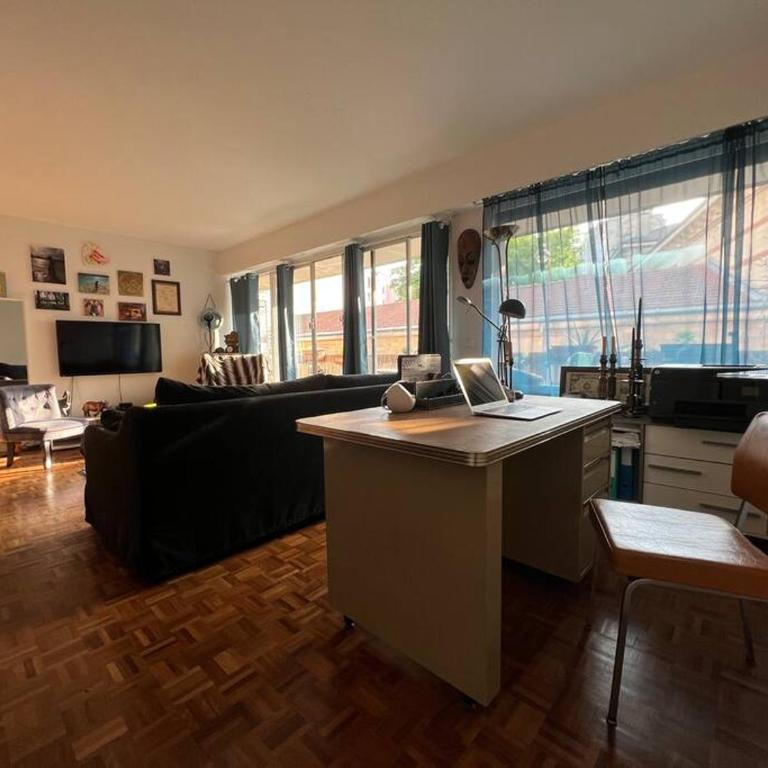 Grand appartement avec balcon et parking gratuit sur place - Appartamento con 2 Camere da Letto - 5