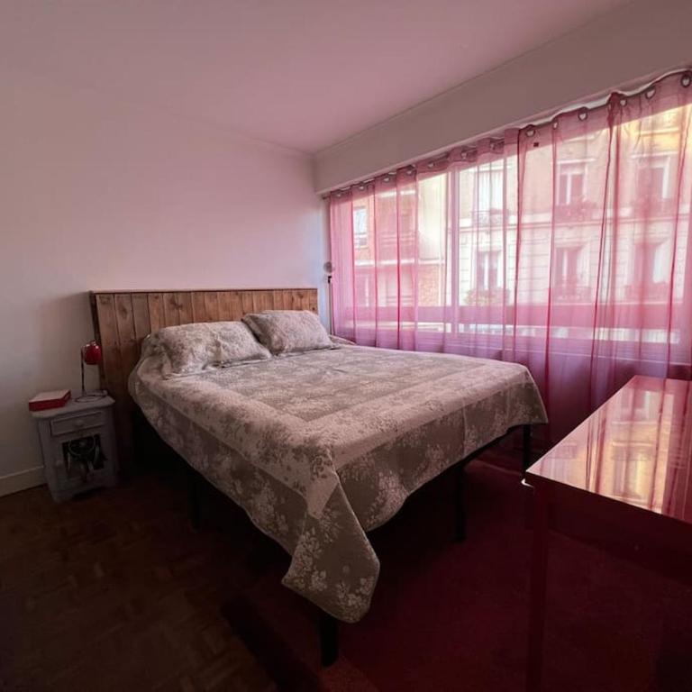 Grand appartement avec balcon et parking gratuit sur place - Appartamento con 2 Camere da Letto - 16