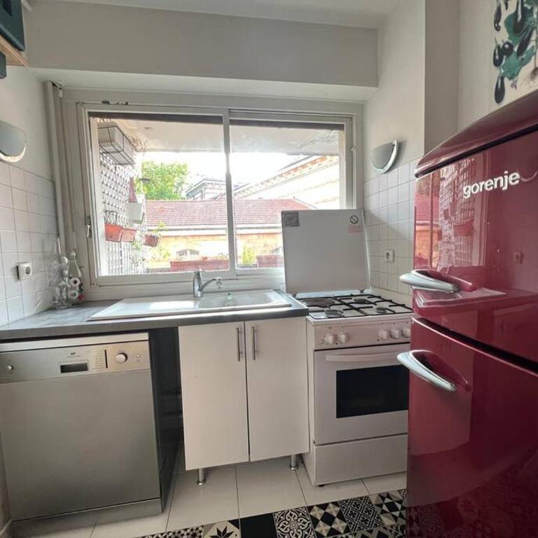 Grand appartement avec balcon et parking gratuit sur place - Appartamento con 2 Camere da Letto - 18