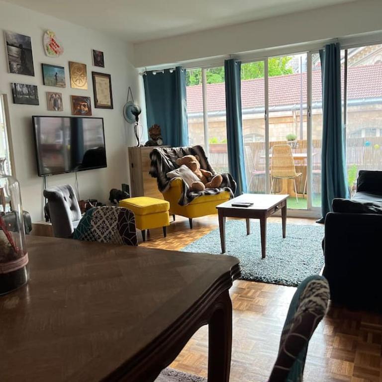 Grand appartement avec balcon et parking gratuit sur place - Appartamento con 2 Camere da Letto - 19