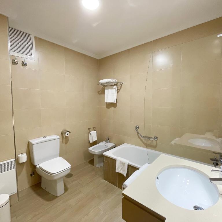 Rias Bajas - Habitación Doble Superior con balcón - 5