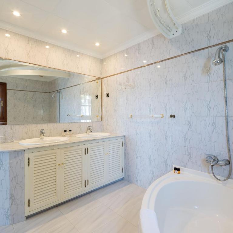Sonnenland Hill Villas - Three-Bedroom Villa - 24
