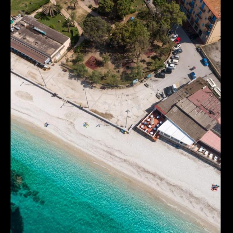 ELEGANTISSIMO APPARTAMENTO DIRETTAMENTE SUL MARE SPIAGGIA LE GHIAIE 6 posti letto - Three-Bedroom Apartment - 22