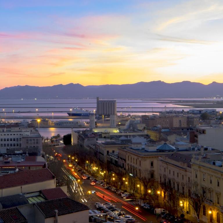 Visit Cagliari - Apartment with Balcony - 18