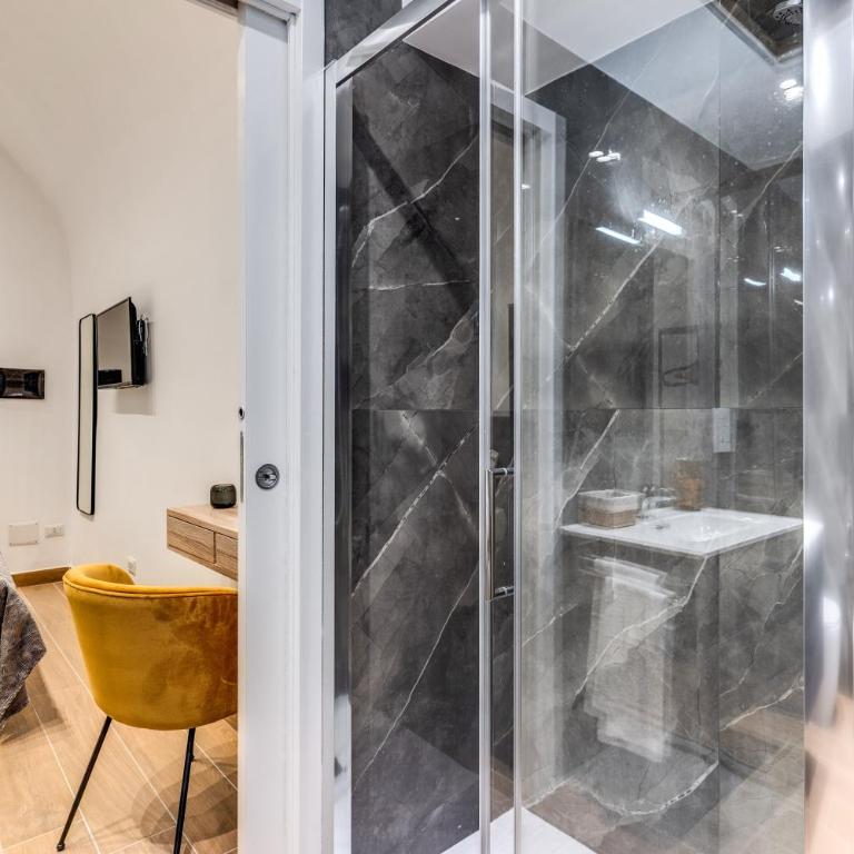 Domus Partenopea - Large Double Room - 2