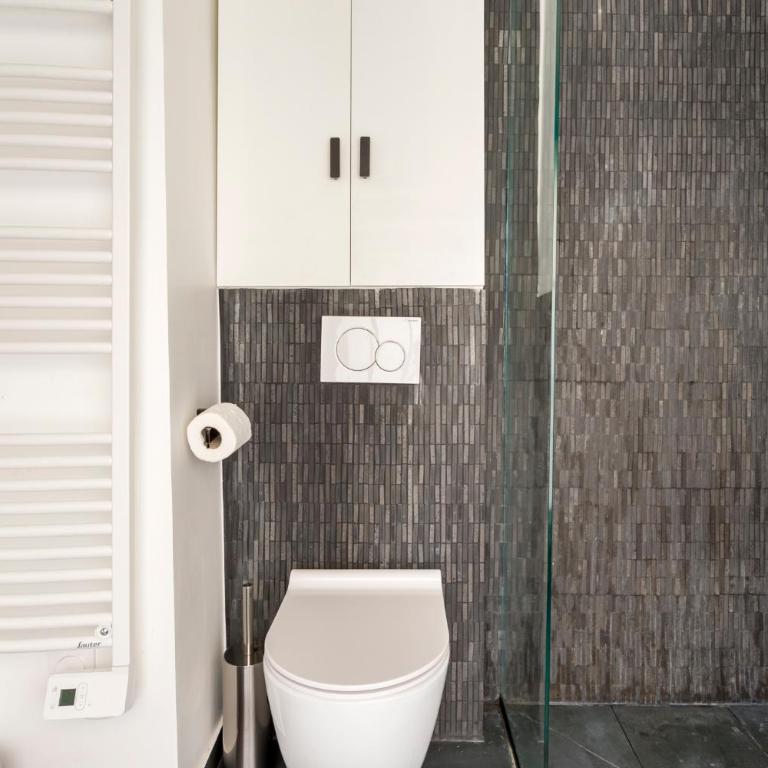 Design 1 BDR with AC - One-Bedroom Apartment - 16