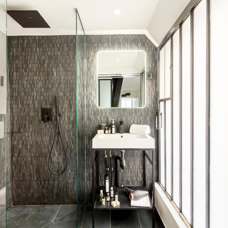 Design 1 BDR with AC - One-Bedroom Apartment - 18
