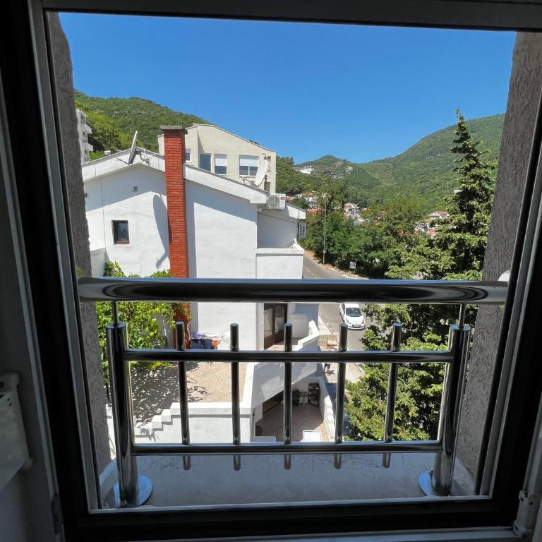 Guest House Mrvaljević - Apartman sa 3 Spavaće Sobe - 3