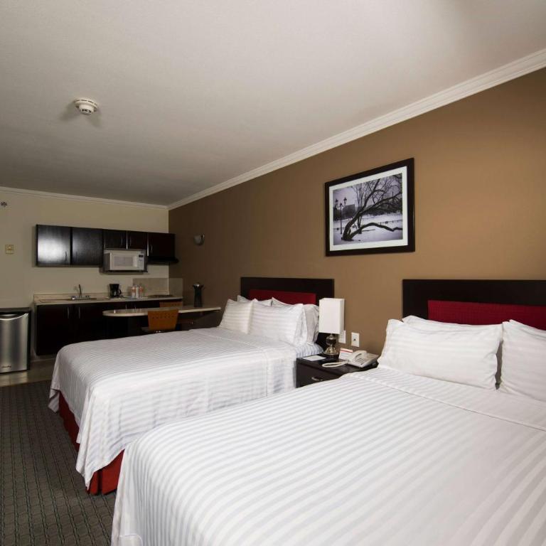 Ramada by Wyndham CDMX Perinorte - Junior Suite with Two Queen Beds, Kitchenette, Non-Smoking - 1