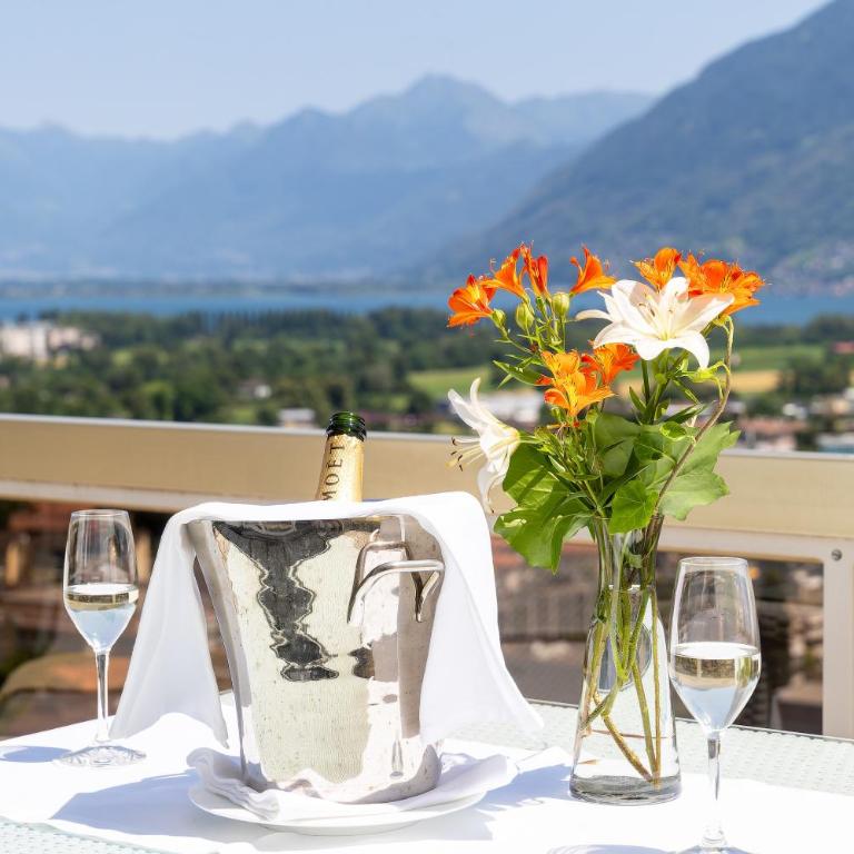 Hotel Ascona - Camera Matrimoniale Deluxe con Terrazza e Vista Lago - 1