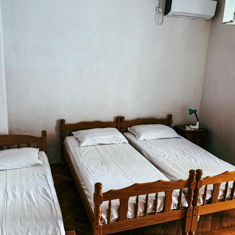 Peaceful, Cosy Tivat Guesthouse - Triple Room with Garden View - 1