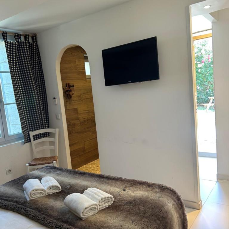 Manade des Baumelles - Double Room with Private Bathroom - 1