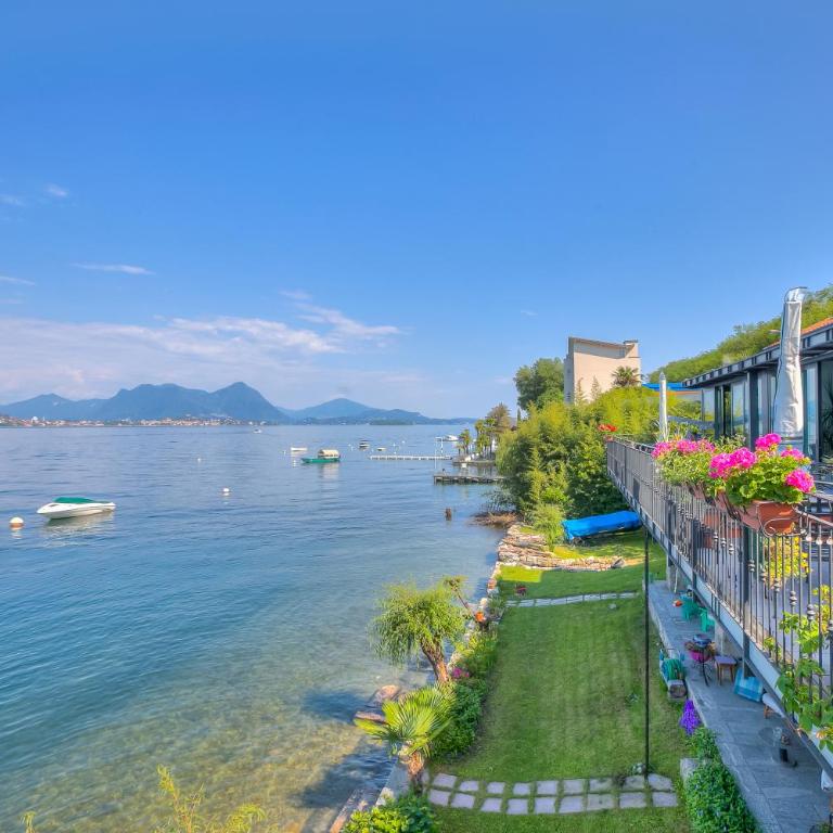 Red House: Beachfront Terrace & Private Beach - Happy Rentals - Appartamento - Piano Terra - 1