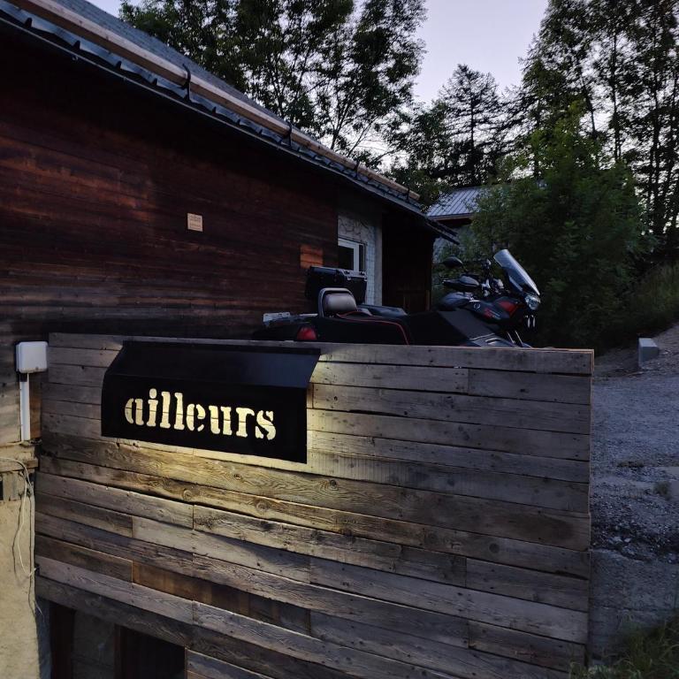 Chalet Ailleurs Appartement à Molines en Queyras - Appartement 2 Chambres - 5