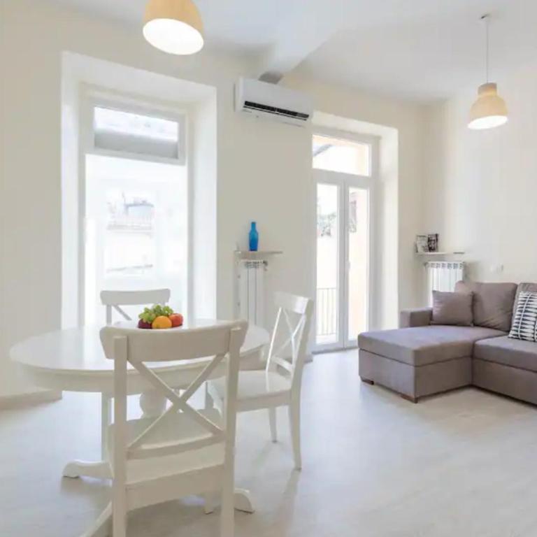 Quiet with large terrace in Spanish Steps area - Two-Bedroom Apartment - 8