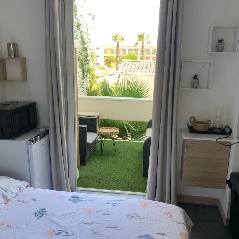 Résidence de bien être avec piscine et Jaccuzi à 2 pas de la plage et du centre ville - Studio avec Terrasse - 1
