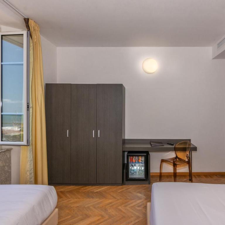 Hotel Tirreno - Habitación Triple con vistas al mar - 3