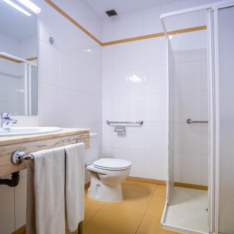 YIT Conquista de Toledo - Habitación Doble Económica - Planta baja - 2 camas - 1