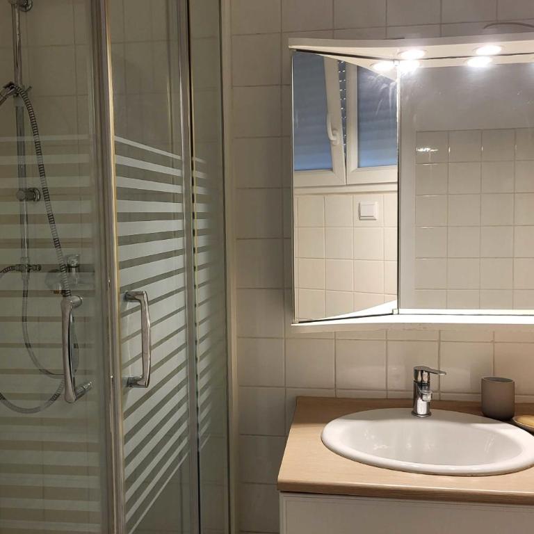 Cocoon close to the sea 100 meters from the beach - Appartement - 9