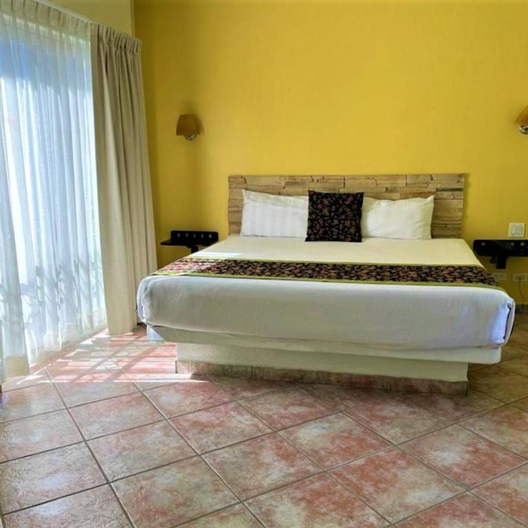 Seven Crown Express & Suites by Kavia - Habitación Superior con cama extragrande - 2