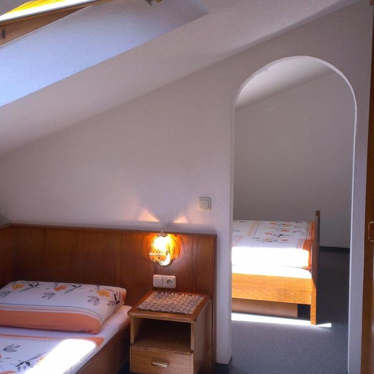 Pension Miklautz - Suite mit 2 Schlafzimmern und Balkon - 1