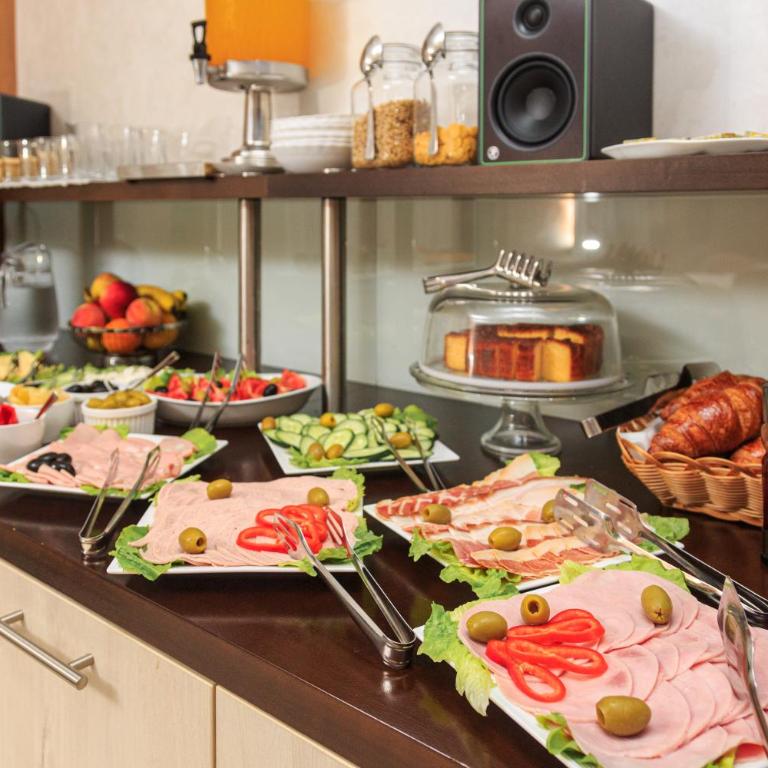 Hotel Maksim - Deluxe Apartment - 3