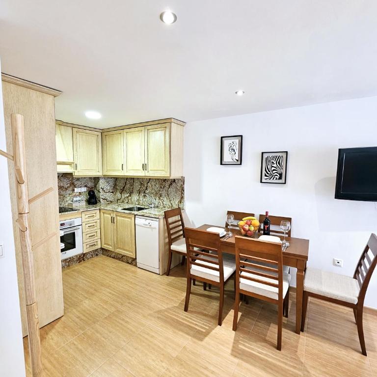 PANDORA City Center Apartment by SunCastle apartamentos - One-Bedroom Apartment - 9