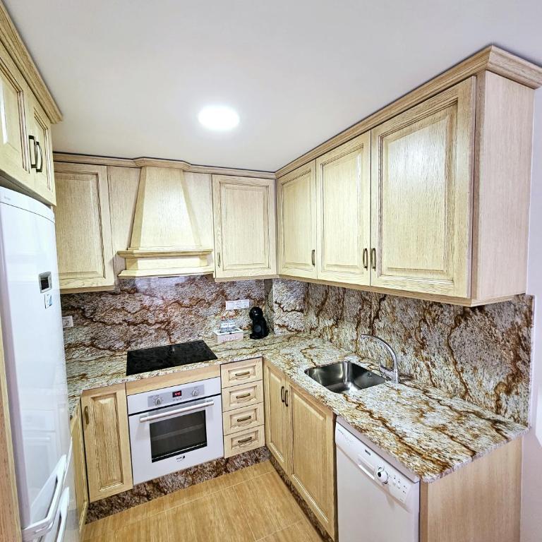 PANDORA City Center Apartment by SunCastle apartamentos - One-Bedroom Apartment - 7