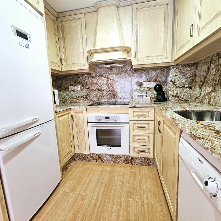 PANDORA City Center Apartment by SunCastle apartamentos - One-Bedroom Apartment - 8