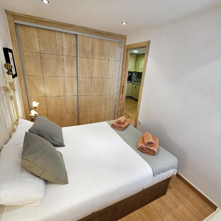 PANDORA City Center Apartment by SunCastle apartamentos - One-Bedroom Apartment - 4
