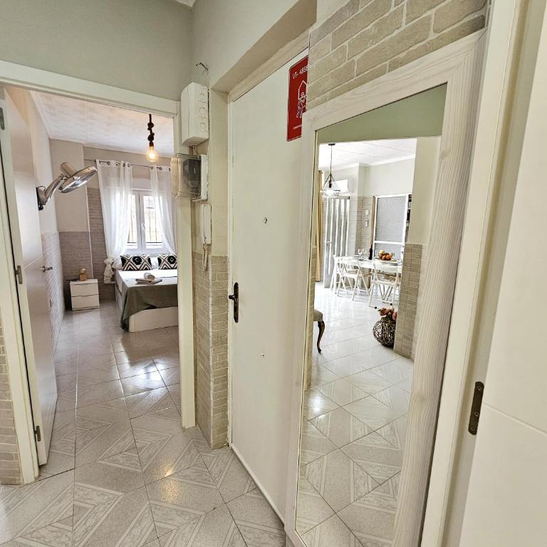 Cozynest ALICANTE - Apartment with Terrace by SunCastle apartamentos - Three-Bedroom Apartment - 17